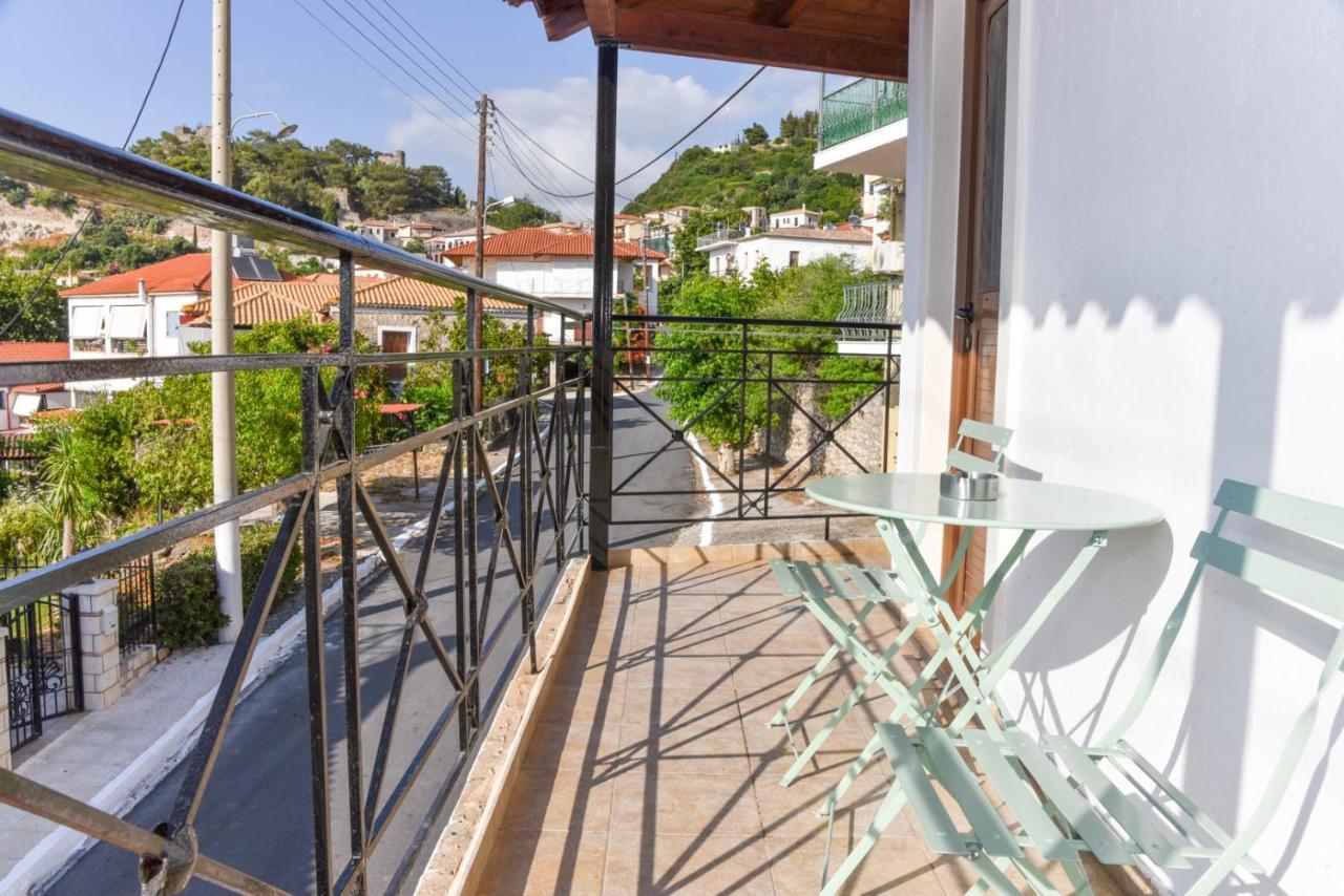 Appartamento Prana'S Castle Kyparissia Esterno foto